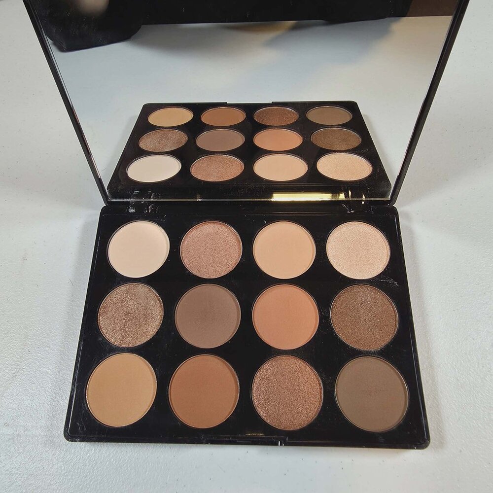 LAURA GELLER WEARABLES 12 MULTI FINISH EYESHADOWS BEAUTY BASICS NEW W/OUT BOX